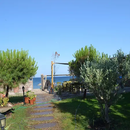 Oda ve Kahvaltı Assos Batik Iskele *